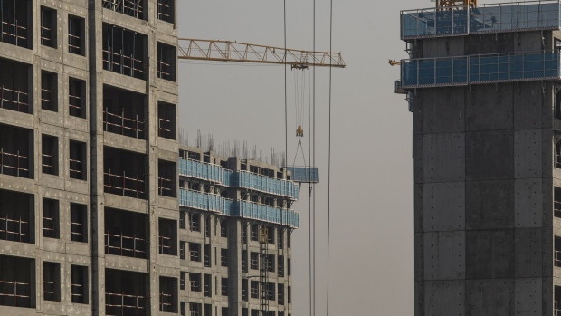 中国股市的投资者自国庆长假后热情高涨，助推中国股票市值自2015年以来首次突破10万亿美元。