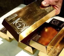 随着空头踩踏愈演愈烈，UBS将黄金年底目标价上调至2500美元