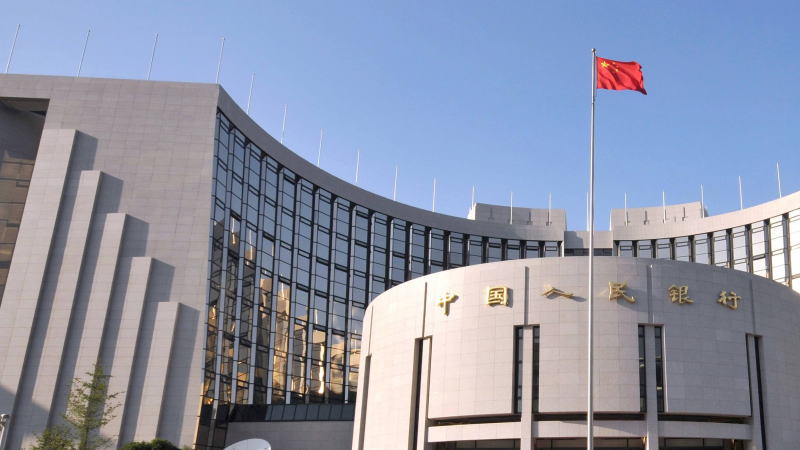 中国央行如预期维持1年期MLF利率不变，但意外净回笼940亿元人民币