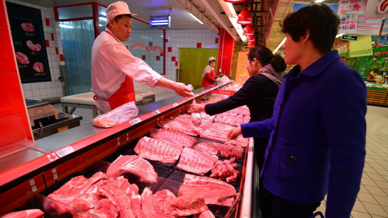 中国最大的动物饲料制造商、头部肉类供应商新希望集团董事...