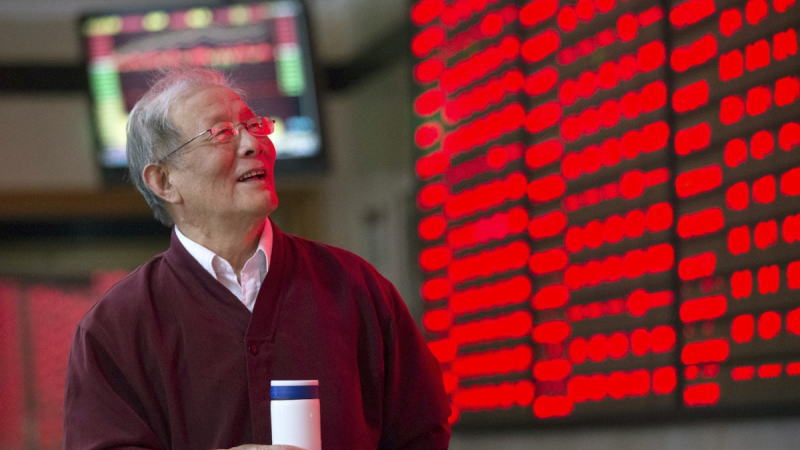 随着经济活动超预期改善，中国股市飙升