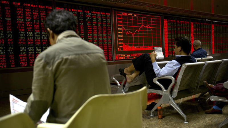 中国股市大幅上涨，以追赶假日休市期间相关市场的暴涨