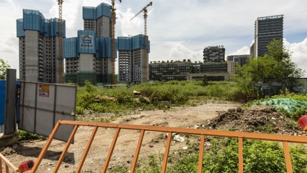 中国股市的投资者自国庆长假后热情高涨，助推中国股票市值自2015年以来首次突破10万亿美元。