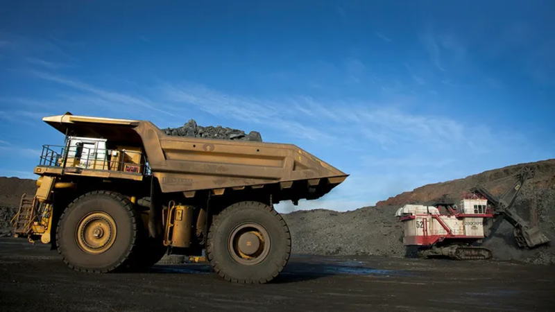随着中国需求前景改善，铁矿石周涨幅扩大至近15%